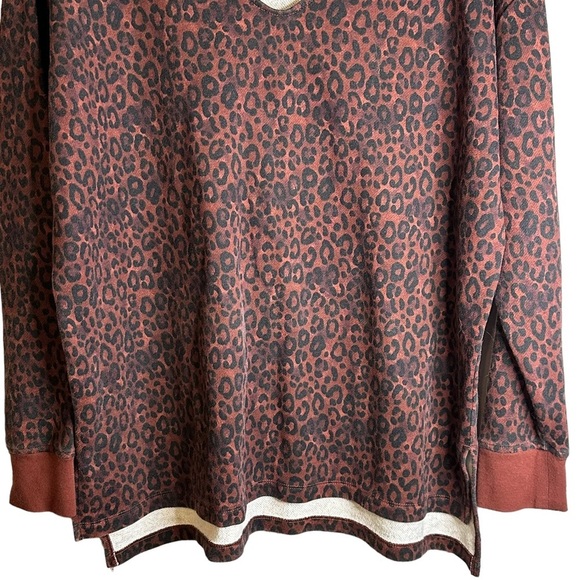 Victoria’s Secret Victoria Sport Choker Sweatshirt Animal Print Small Oversize. - Picture 4 of 8